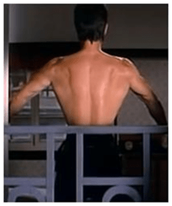 Bruce Lee, Flexionando espalda