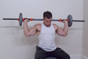 BARRA OLIMPICA DETRAS DE CABEZA POSICION INCORRECTA HOMBRO CAUSA DAÑO AL HOMBRO